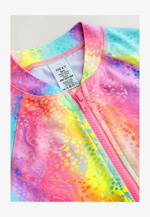 Bunter Jugendschwimmoberteil mit einem pinken Reißverschluss und einem Farbverlaufsmuster in Pink, Gelb und Blau. Aus dehnbarem, leichtem Material gefertigt.