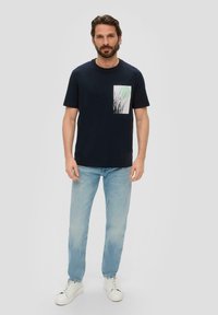 s.Oliver ARTWORK granatowy