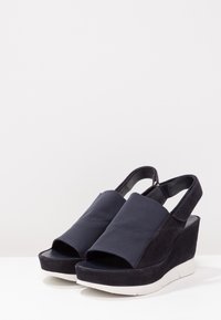 Högl Sandály na platformě - dark blue