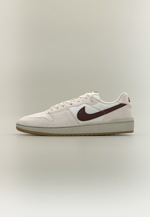 Nike SB, SB CODE 58 UNISEX, mleczny