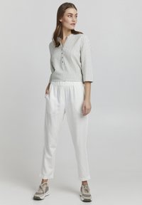 Oxmo OXALFA LINEN MIX - Nadrágok - off white