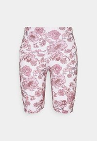 Blommiga cykelbyxor i en ljusrosa bas med mörkrosa och lila blommönster, tillverkade av stretchigt tyg med en mjuk textur.