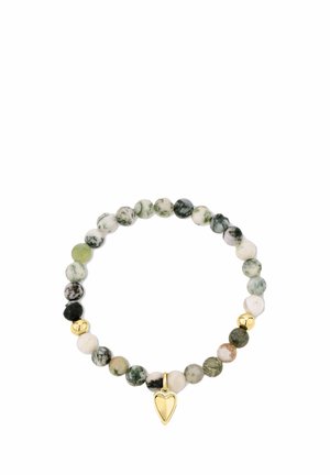 Stretch-Armband mit runden, grünen und weißen marmorierten Perlen, einem kleinen goldenen Herzanhänger und zwei goldfarbenen Akzentperlen.