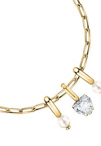 Collana in oro con ciondolo a forma di cuore in pietra preziosa trasparente e due perle bianche, con anelli allungati e rifiniture lucide.