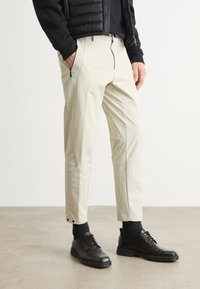 BOSS ZEM - Hlače - light beige