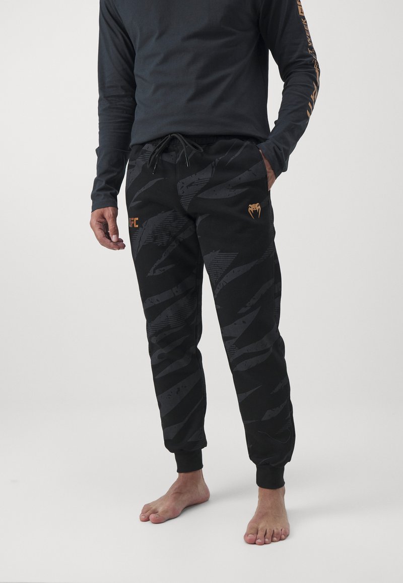 Venum UFC FIGHT WEEK 3.0 JOGGERS - Dresside alumine osa - black