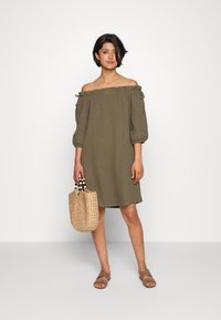 ONLY ONLTILLA THYRA OFF SHOULDER DRESS  - Vestido de dia - deep lichen green