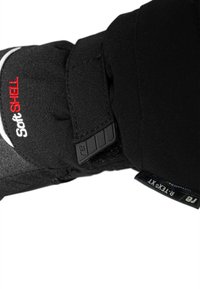 Schwarze Softshell-Handschuhe mit gepolstertem Knöchel, verstellbarem Wriststrap und strukturiertem Handflächenbereich. Mit roten und schwarzen Markenlabeln.