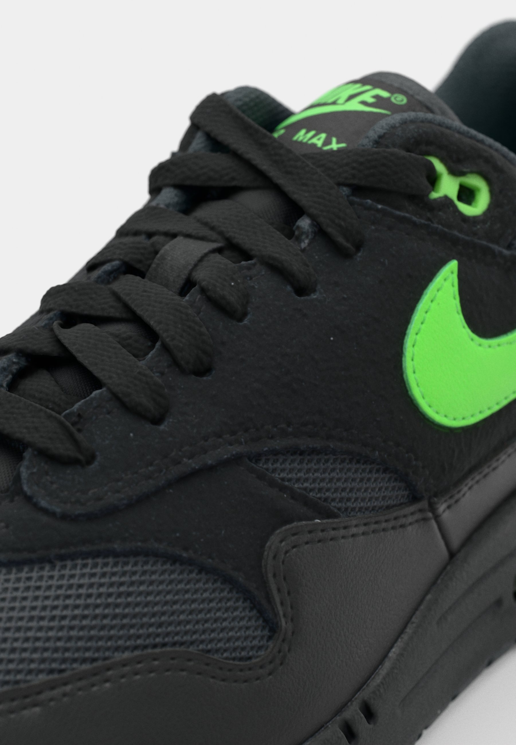 air max 1 black and green