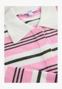 Vybrané, pink stripe