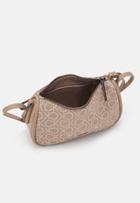 Calvin Klein REFINE - Rankinė - chanterelle mono jacquard