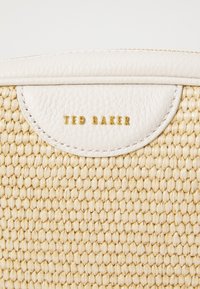 Ted Baker BARDAS WEBBING CAMERA CROSSBODY BAG - Olkalaukku - ecru