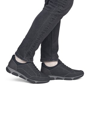 Rieker, RIEKER SLIPPER 15950 - Trainers - black