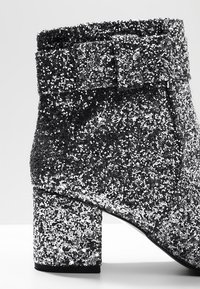 KARL LAGERFELD Botines - silver-coloured