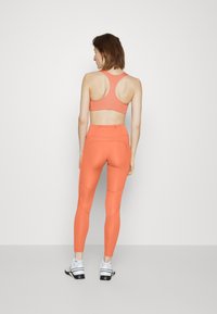 Nike Performance FAST - Leggings de corrida - madder root/reflective silver