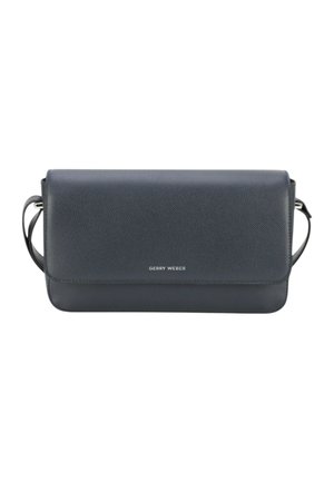 Navyblaue Leder-Crossbody-Tasche mit Klappenverschluss, silberner Hardware und geprägtem Logo. Glatte Oberfläche mit minimalistischem Design und verstellbarem Tragegurt.