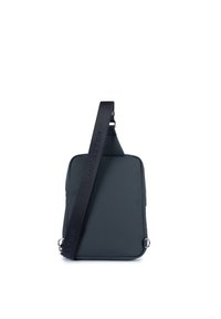 Borsa messenger blu scuro realizzata in materiale liscio, dotata di una lunga tracolla regolabile con logo impresso e dalla forma rettangolare.