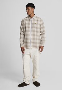 Lyle & Scott TONAL CHECK - Camicia - x light mist  heritage taupe