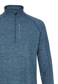 Pullover in pile blu con colletto alto, zip frontale a metà e tessuto intrecciato strutturato. Presenta cuciture a contrasto lungo le cuciture.