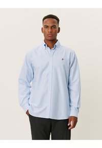 Lichtblauw button-up shirt van gestructureerd katoen met een klassieke kraag, lange mouwen en een klein geborduurd detail op de borst.