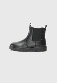 Sorte lær ankelstøvler med elastiske sidestykker, hævetabs og en holdbar gummisål. Glat tekstur og minimalistisk design.