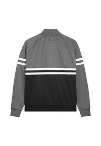 Giacca grigia e nera con colletto zip, caratterizzata da strisce orizzontali bianche sulle maniche e una finitura in tessuto testurizzato.