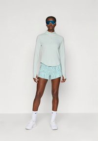 Nike Performance TEMPO TOP - Tops ar garām piedurknēm - light silver-coloured/white