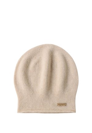 Berretto lavorato a maglia beige con motivo testurizzato, materiale morbido, cima arrotondata e etichetta con marchio discreto nella parte inferiore.