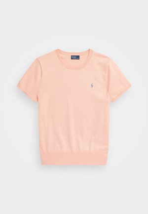 T-shirt rose clair manches courtes avec col rond et petit logo bleu Polo Ralph Lauren sur la poitrine gauche.