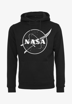 Schwarzer Hoodie mit weißem NASA-Logo, das ein rundes Weltraumemblem mit Sternen und Schwungdesign auf der Brust zeigt.