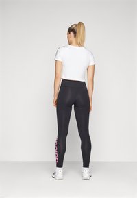 adidas Sportswear Legíny - black/pulse magenta