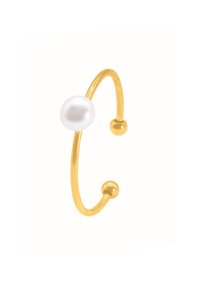 Anello in metallo color oro con design aperto, caratterizzato da una liscia perla bianca e piccoli accenti sferici a ciascun estremo.