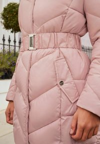 Lipsy SHOWER RESISTANT LONGLINE BELTED PADDED - REGULAR FIT - Téli kabát - pink