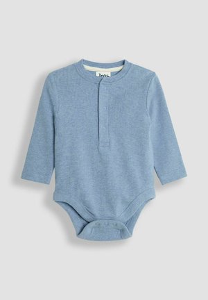 Langarm-Babykombination aus leicht blau gerippter Baumwolle mit rundem Ausschnitt, drei Knöpfen und Druckknöpfen im Schritt.