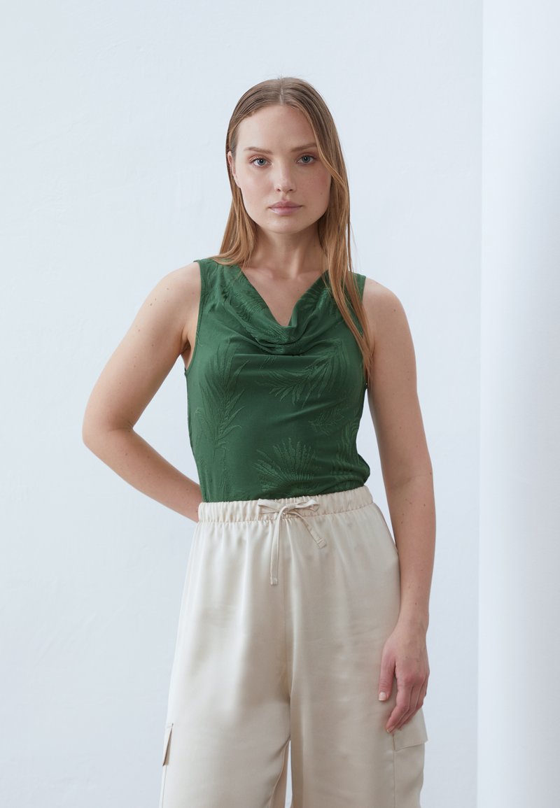 anna-field-pusero-green-vihre-zalando-fi