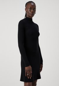 Vero Moda Tall VMGOLD SKATER SHORT DRESS  - Abito in maglia - black
