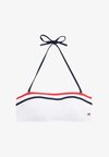 ESSENTIALS BANDEAU - Bikiniöverdel - white