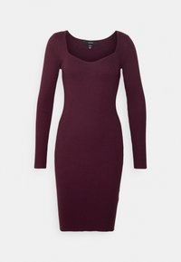 Vestido ajustado de punto acanalado en burdeos, de manga larga, con escote cuadrado y silueta ceñida.