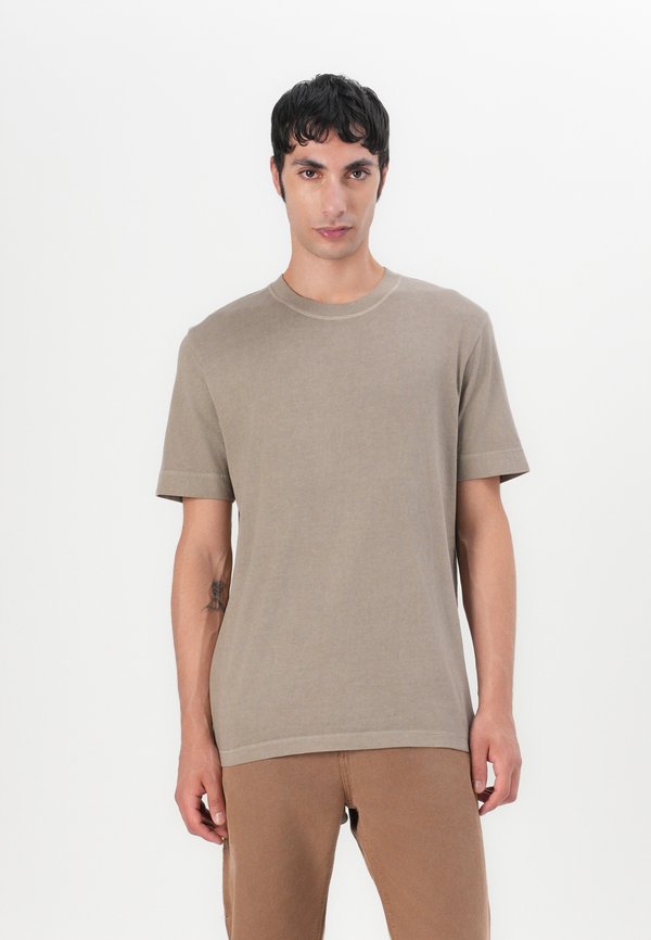 RAPHAEL - Basic T-shirt