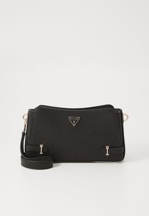 Černá crossbody taška z veganské kůže s texturovaným povrchem, signovaným logem, zipovým uzávěrem a nastavitelným popruhem. Obsahuje zlatý kovový hardware.