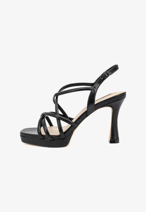 Sandal alta nera con tacco a spillo e molteplici bande incrociate in pelle liscia, con punta quadrata e una piattaforma per maggiore altezza.