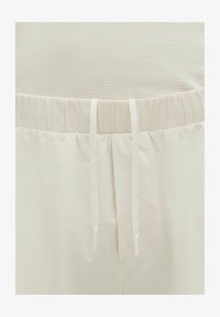 Selezionato, light ivory