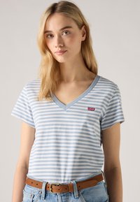 Levi's® THE PERFECT TEE V-NECK - Pamata T-krekls - dusty blue