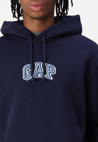 GAP TONAL ARCH - Hoodie - navy
