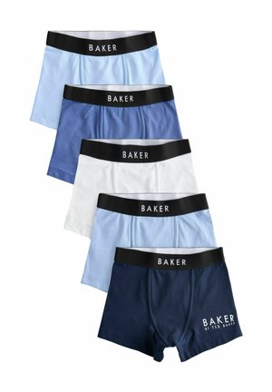 Pet par bokseric v različnih odtenkih modre in bele barve, z črnimi elastičnimi pasovi, na katerih je logo "BAKER". Mehka tkanina in prilegajoč dizajn.