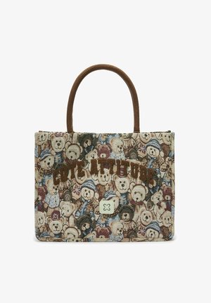 Shopper met bruine handvatten bedekt met kleurrijke teddyberen en het woord "Chic Atitude" in verhoogde bruine letters aan de voorkant.