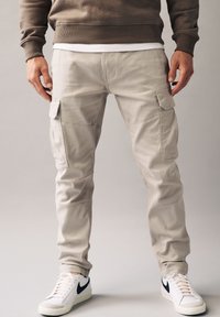 Next - SLIM FIT STRETCH - Cargo trousers - light stone Thumbnail Image 1