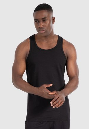 Schwarzes Baumwoll-Tanktop mit Rundhalsausschnitt und weiten Armausschnitten, das ein figurbetontes Design und minimale Nähte für eine glatte Optik bietet.