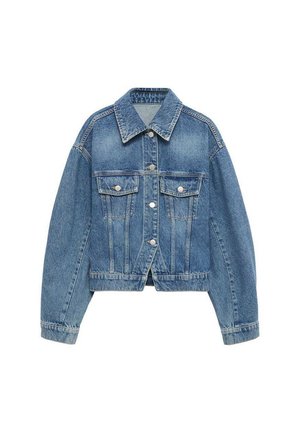 Veste en denim courte de couleur bleu clair avec un col classique, deux poches poitrine et des garnitures en argent. Présente une coupe décontractée et des manches longues.