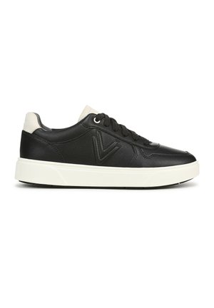 Sneaker in pelle nera con suola bianca, punta arrotondata e design con lacci. Presenta un accento crema a contrasto sul tallone e logo in rilievo.